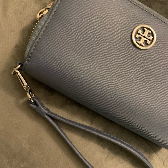 Tory Burch Handbags - Tory Burch leather wristlet
